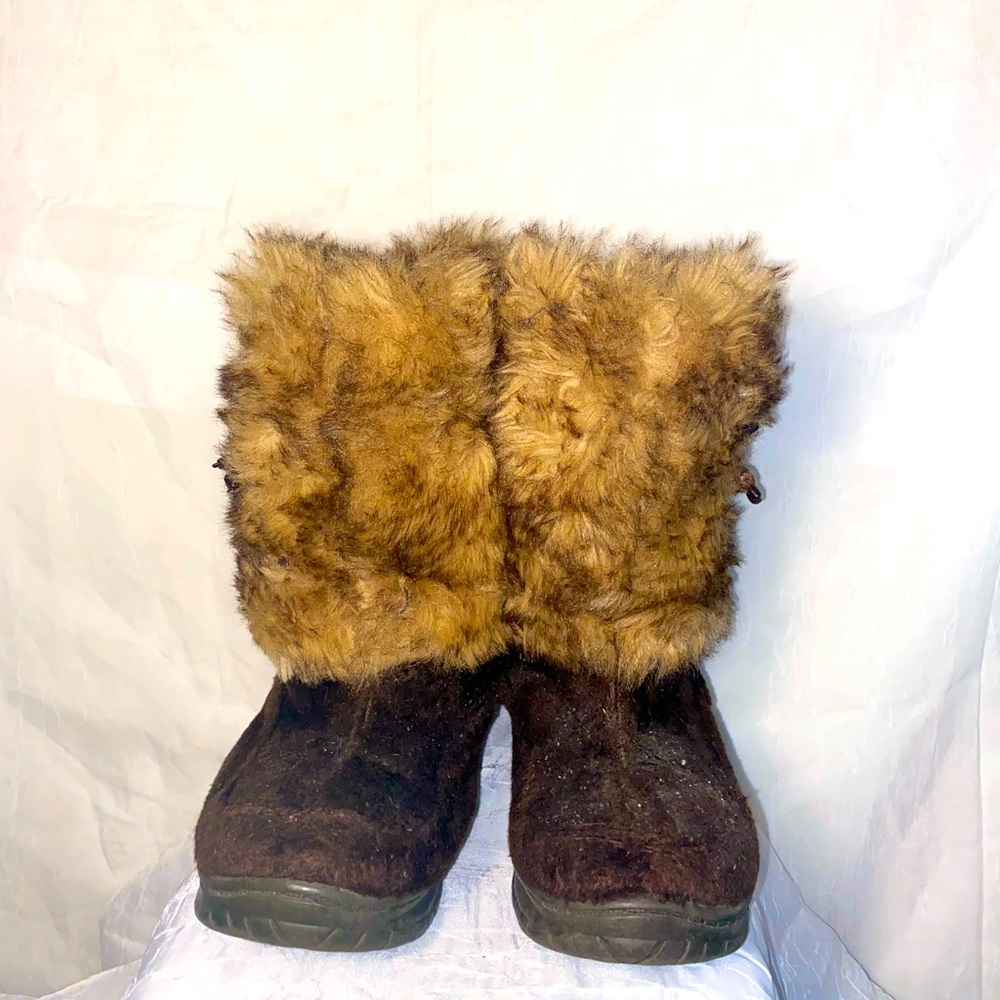 Dark brown suede boots with fur Don’t know the brand